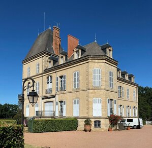 LE CHATEAU DES BEDAURES